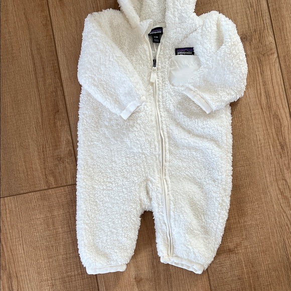 Patagonia Cozy White Baby Fleece Bunting - Picture 4 of 9